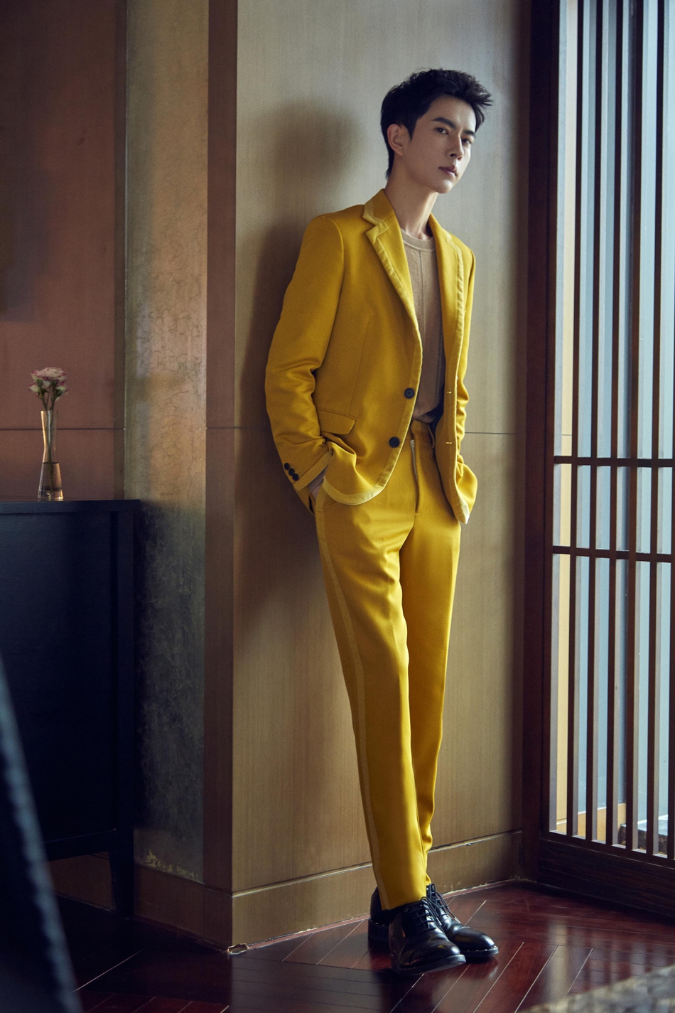于朦胧金鸡百花奖造型 明黄色西装简约绅士