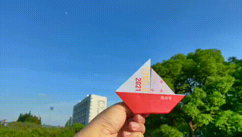 可以按照"指南"折成纸船