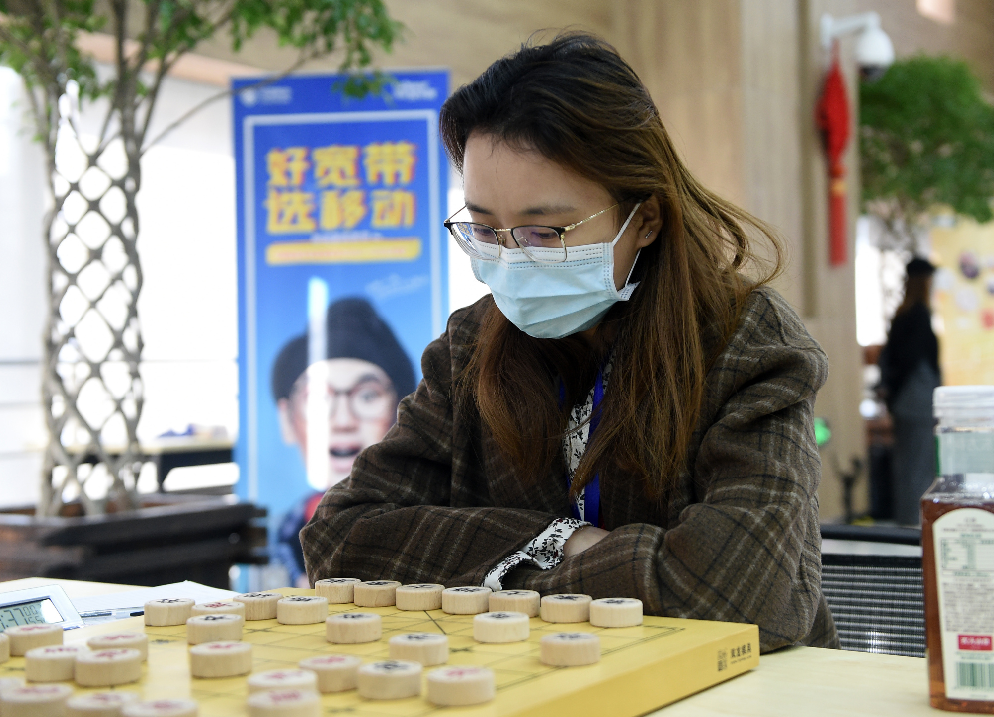 业余棋手击败象棋大师!王廓加冕全国棋王,生活中他是公务员