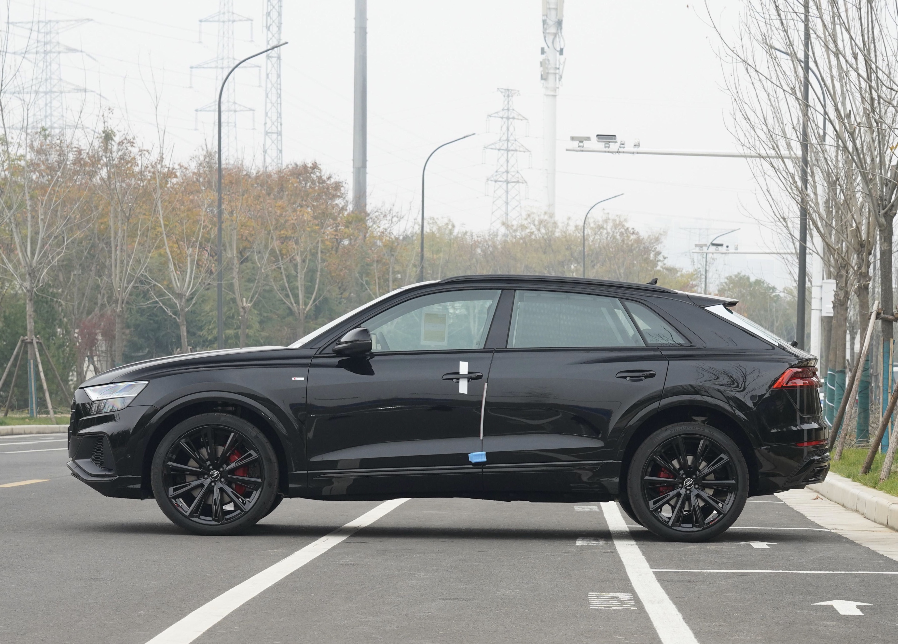 奥迪又一旗舰登场!人称换标"urus",3.0t 主动转向,带无框门
