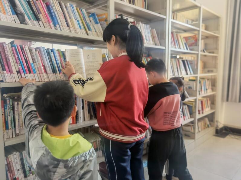 大棚村农家书屋开展少儿阅读活动