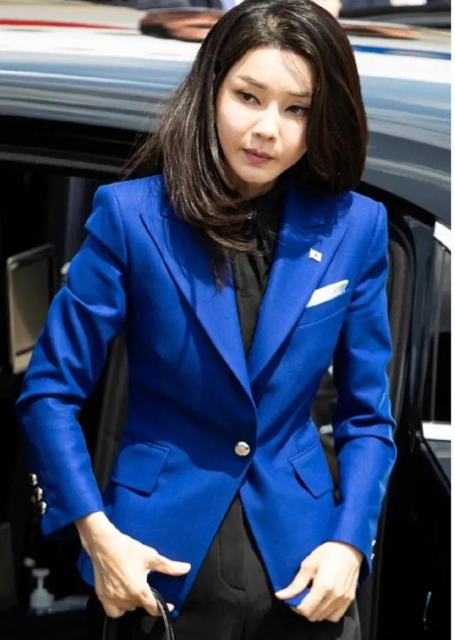 韩最美第一夫人戴31万项链没申报,1000亿工程为她改道,坑夫能手