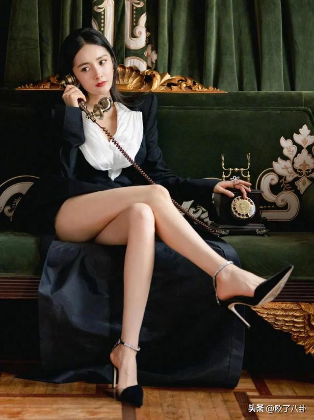 女明星坐着也跷二郎腿,你们觉得谁跷的更好看?