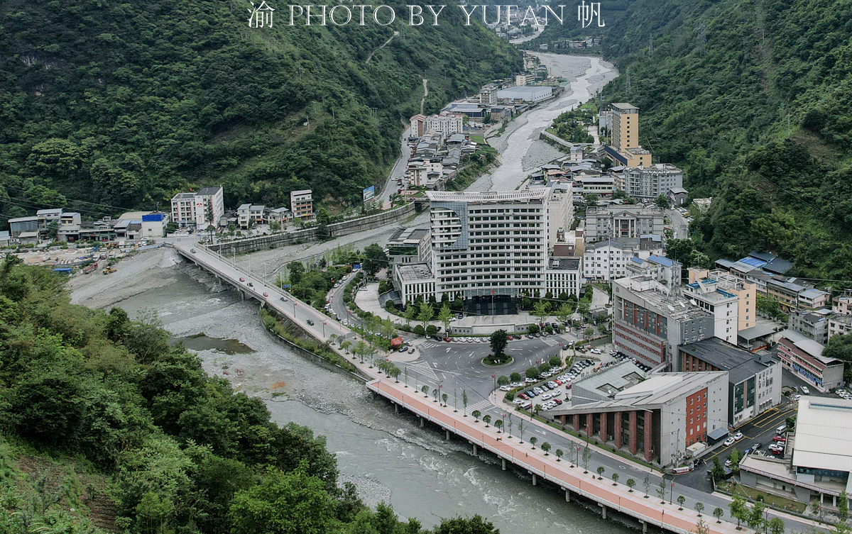 宝兴县县城图片