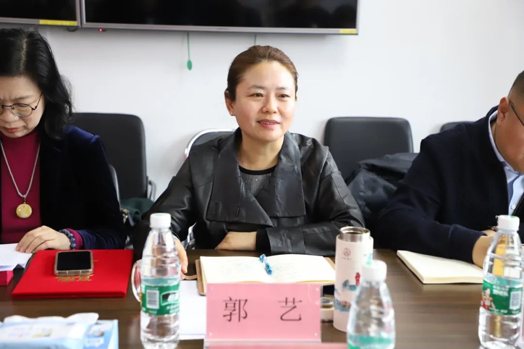 郭艺对"8 1"工作提出下一步思路,要坚持正确的帮扶发展方向,不断加强