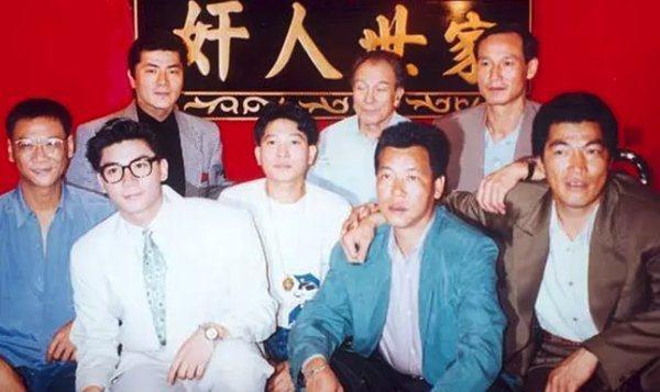 "反派鼻祖"石坚:27岁出道,配角53年,70岁被熟知,83岁终获奖