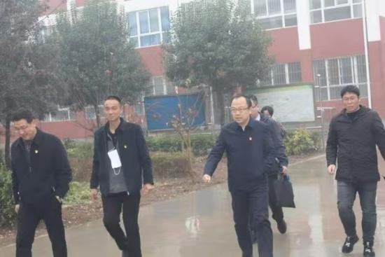 淇县县委常委,组织部长侯振旗走进实验学校北校区为学生上思政课