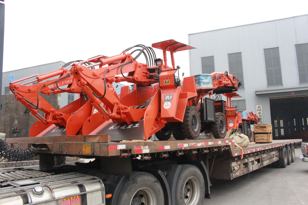 小型扒渣机管道内作业可以提高渣滓的收集效率,也称作顶管扒渣机