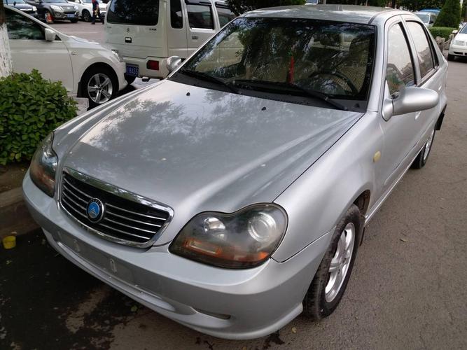 在变速箱方面,全球鹰自由舰选择了5挡手动变速箱,而吉利自由舰则匹配