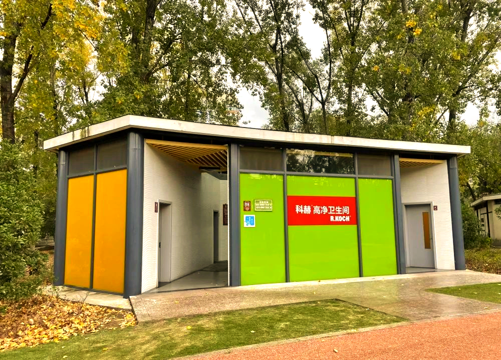 要塞环卫所研发出高效护栏清洗工具