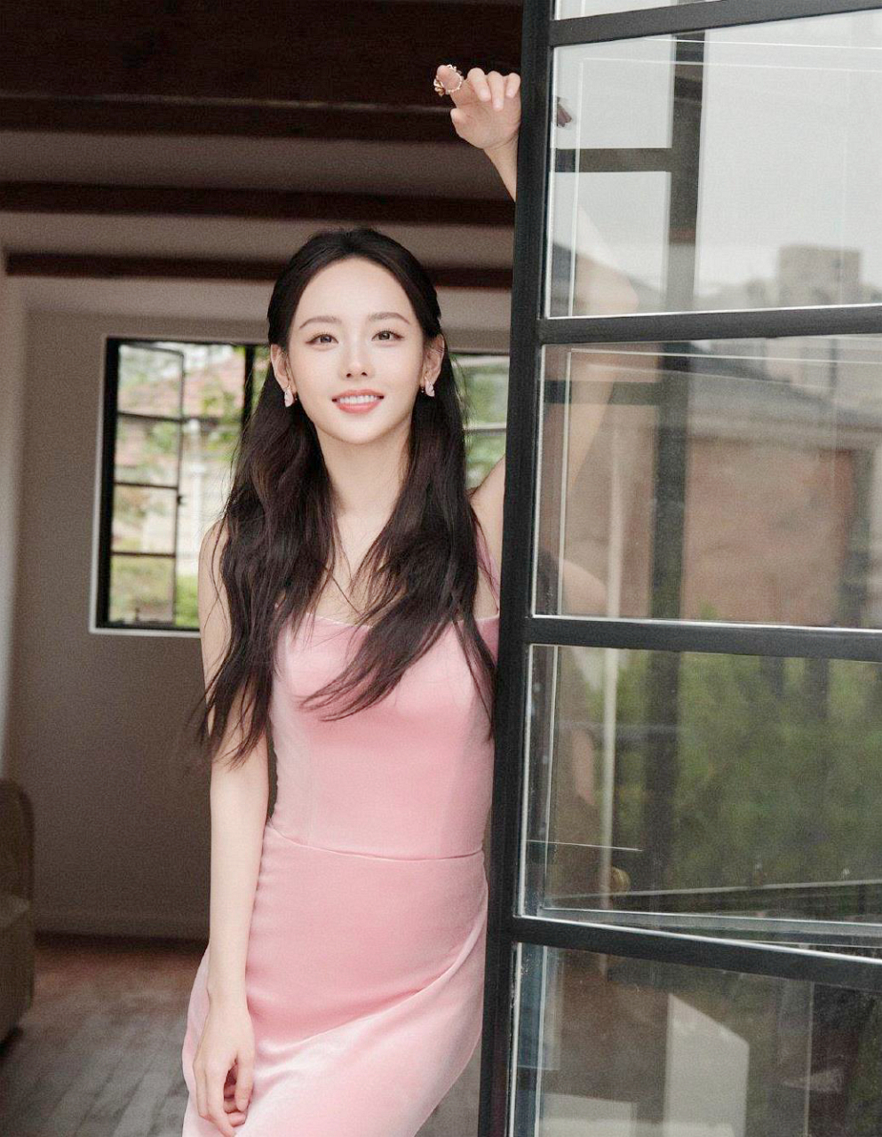 梦回《寻找紫菱》,粉红色的张嘉倪优雅美丽,没有刘海很美,太鲨了