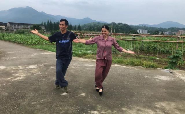 温州农民夫妻跳舞成名后:生活变得复杂了