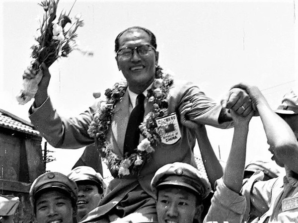 "中国球王"李惠堂,与梅兰芳齐名,支持抗战募捐被授予少将