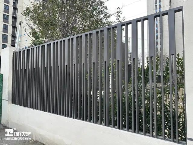 别墅业主采购小院所采用的铁艺围墙护栏首先考虑的16个问题
