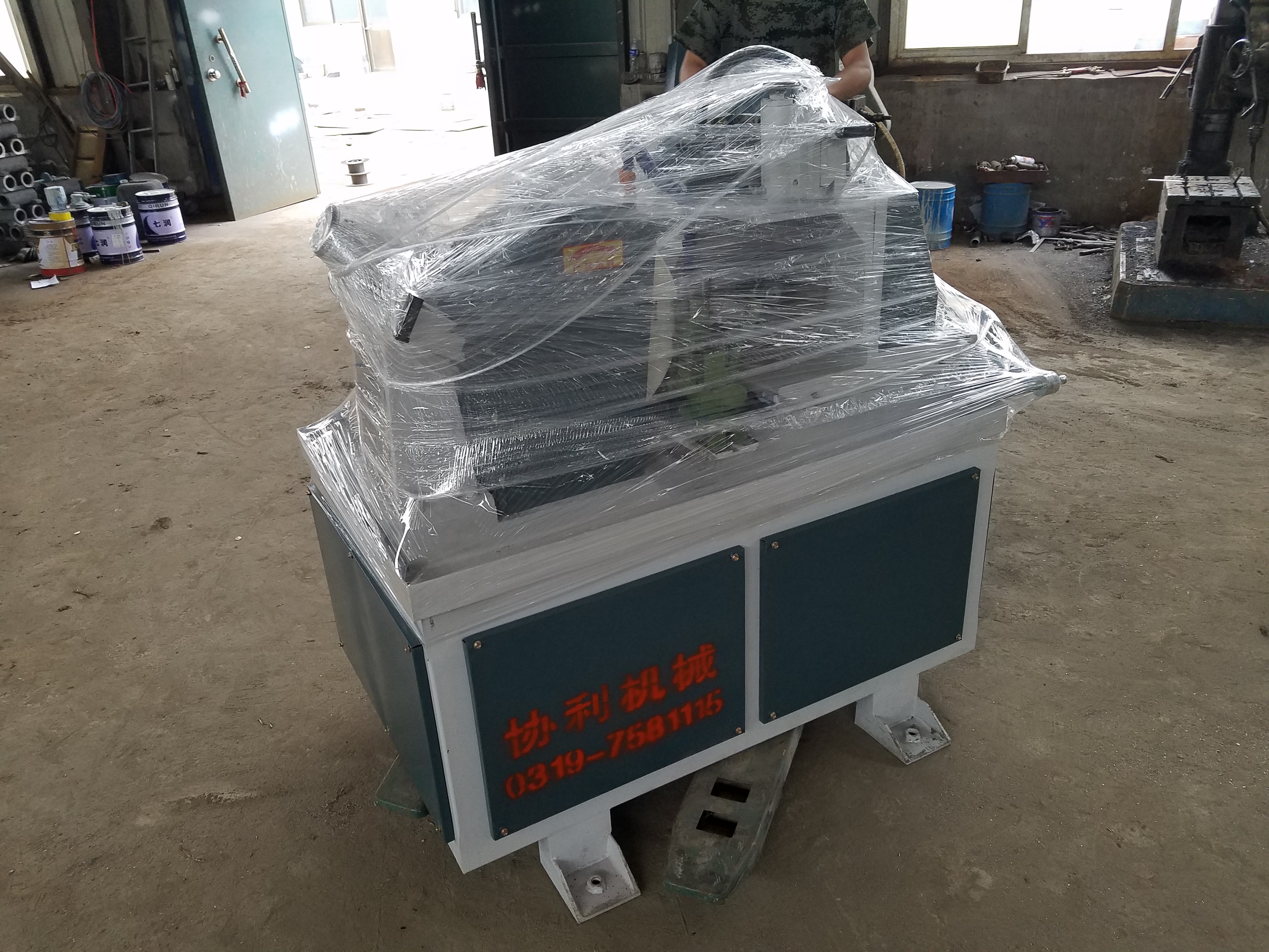 新型无心外圆磨床