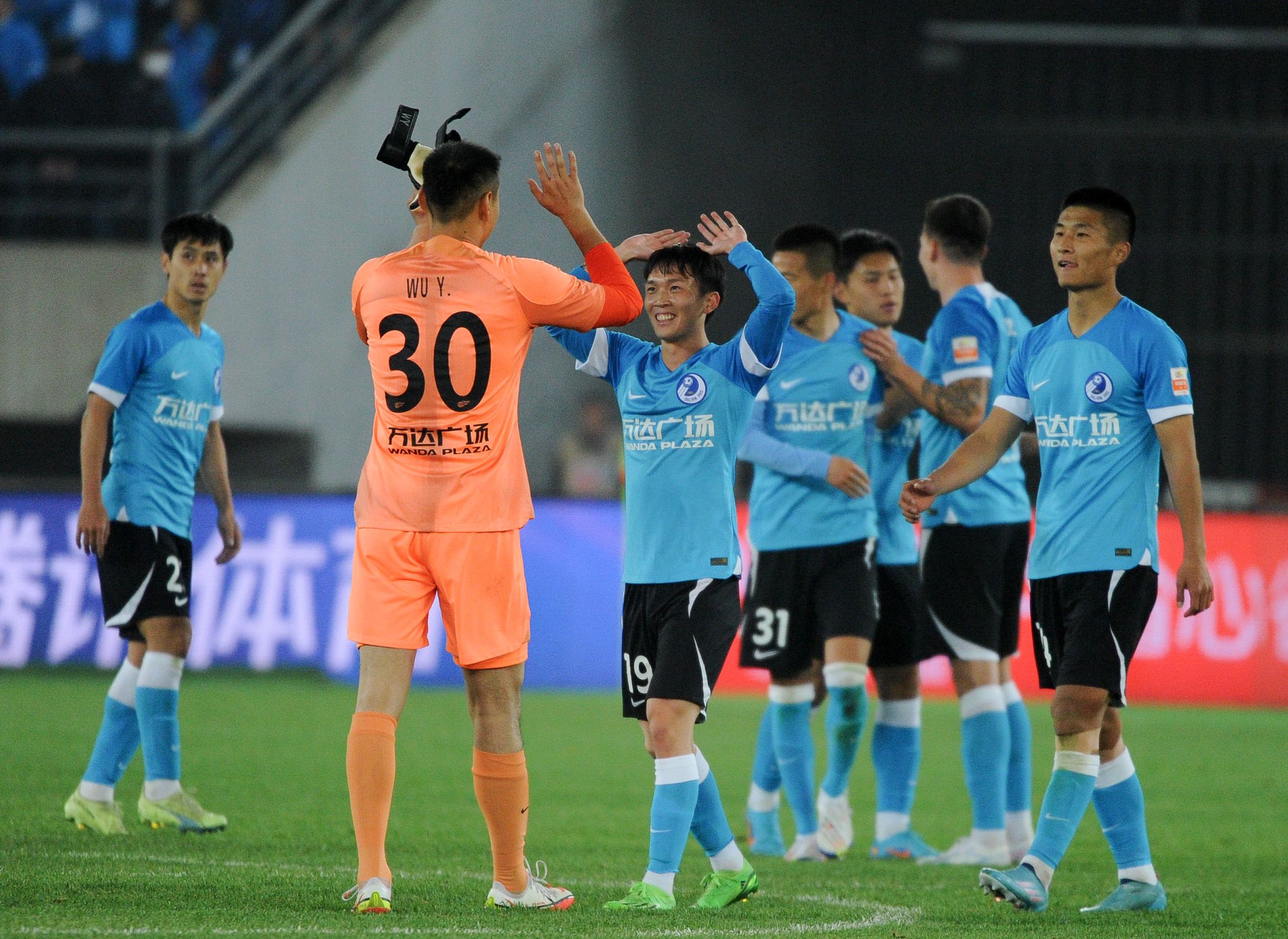 足球——中超:大连人胜南通支云(3)