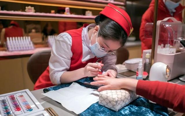 1,海底捞元旦三天接待近500万人次,经营范围新增"美甲服务""鞋和皮革