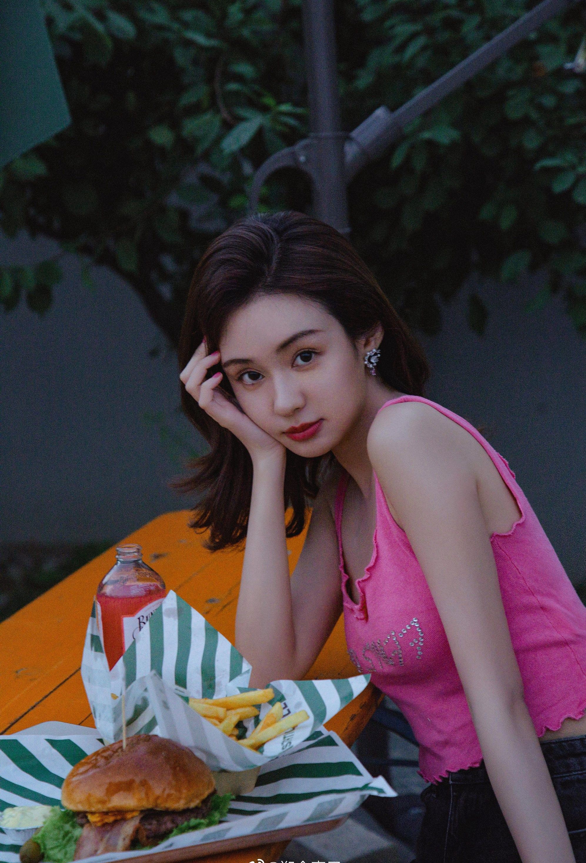 郑合惠子超短裤大长腿性感写真