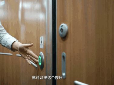 动车进站时能上厕所吗?自动门也要反锁!别怪我没提醒你