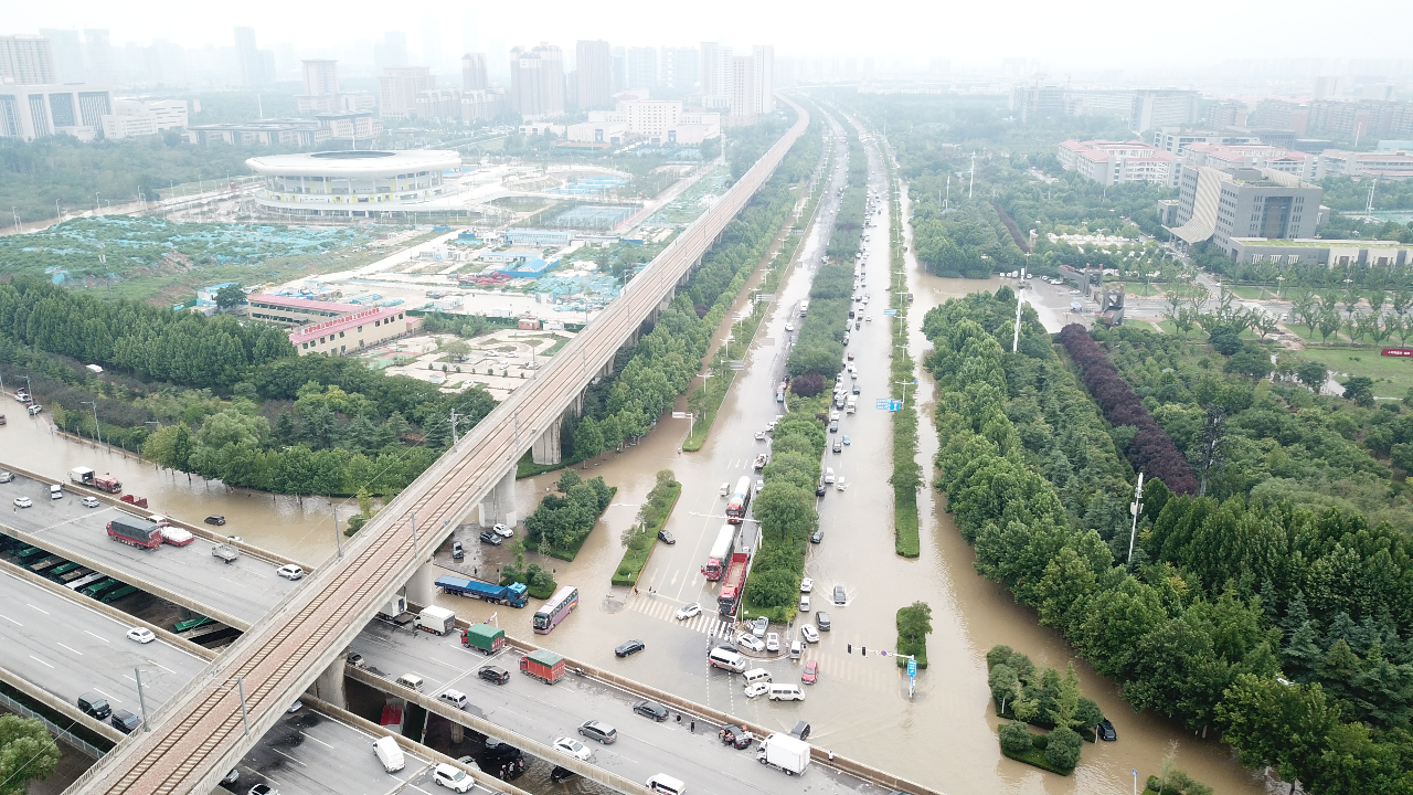 航拍暴雨后的郑州图片