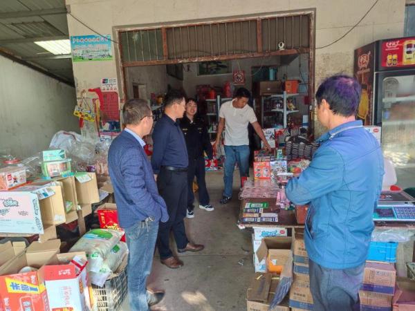 庐江县罗河镇中心学校联合多部门开展学生用品安全专项治理工作