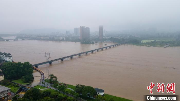 浙江兰溪兰江今晨洪峰水位30.32米 水位逐步下降