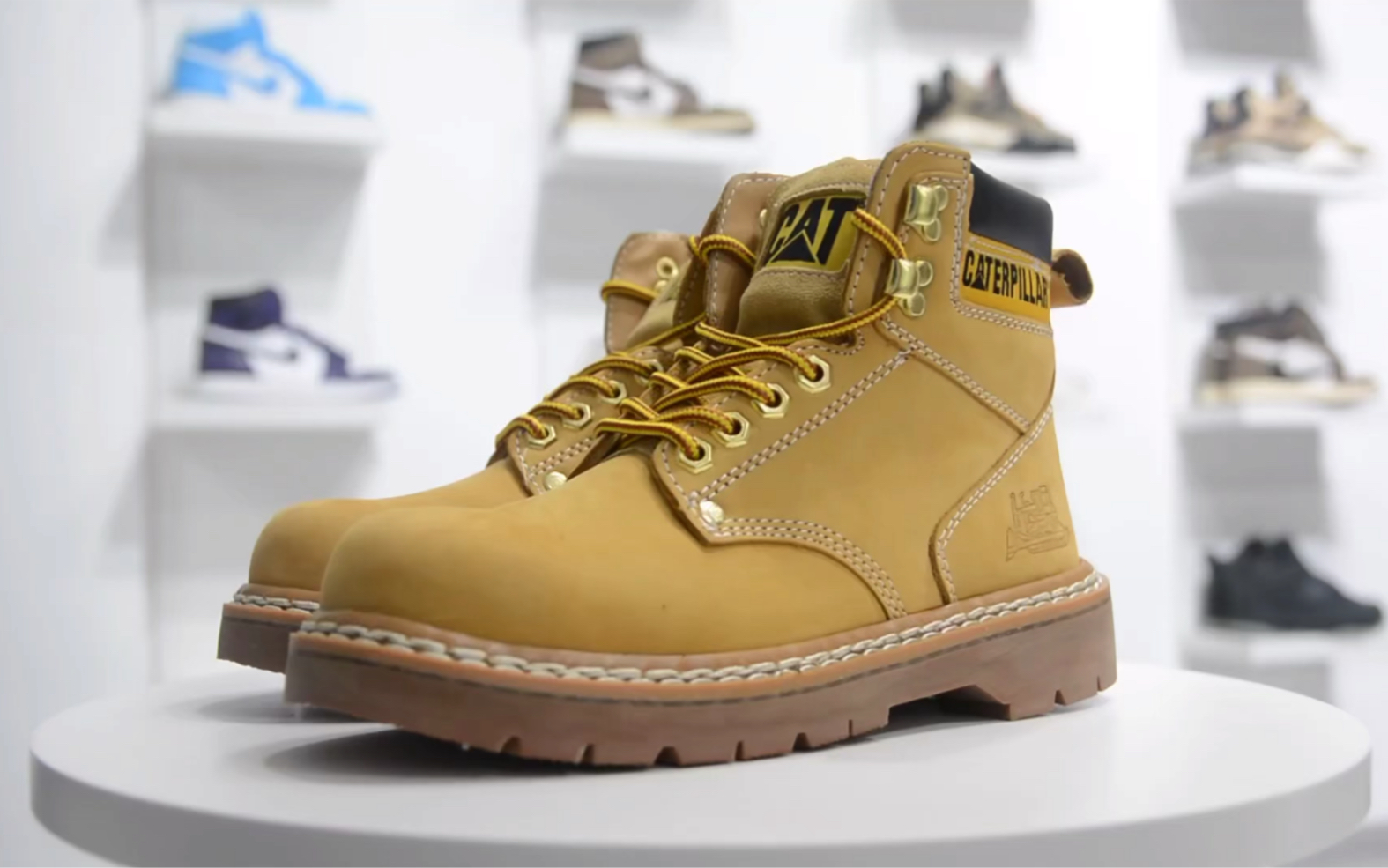 卡特大黄靴和添柏岚哪个好