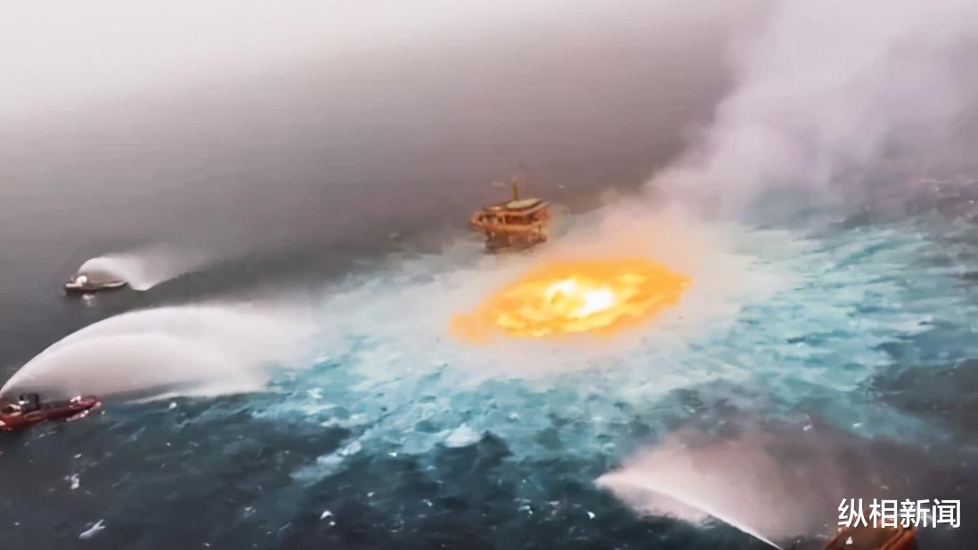 墨西哥湾海底石油管道泄漏,海面上燃起火眼