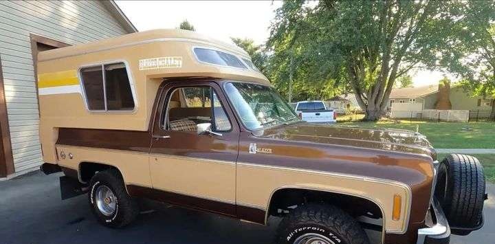 能当收藏品的雪佛兰房车!配6.6升发动机带四驱,车里也太温馨