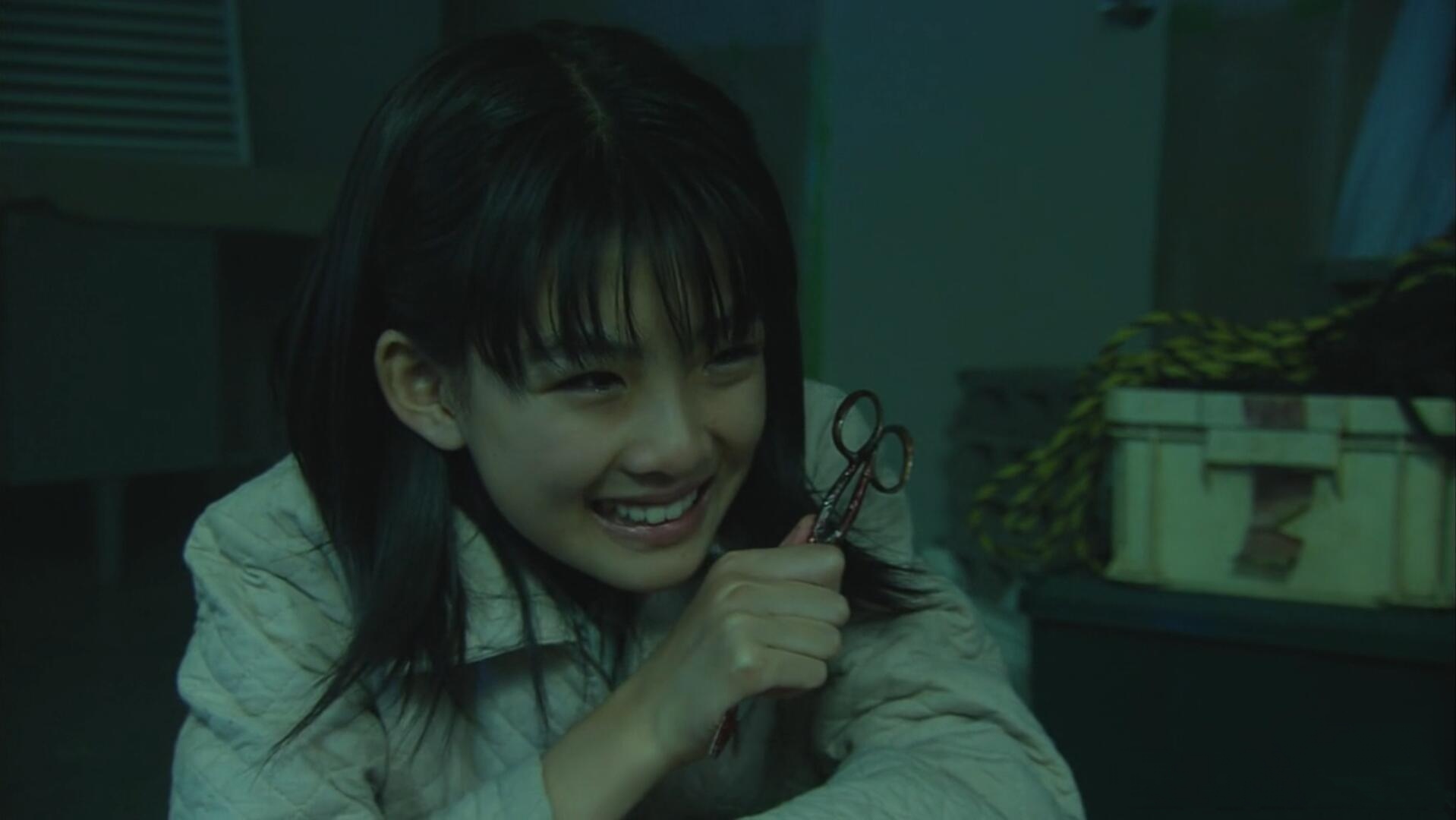 《白夜行》:有人一生都在被童年治愈,有人一生治愈童年