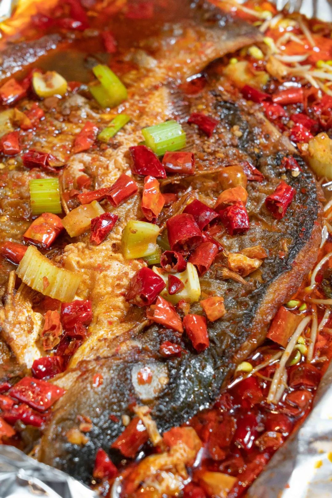 精选巴沙鱼,现点现烤!更有多样配菜,美味享不停!