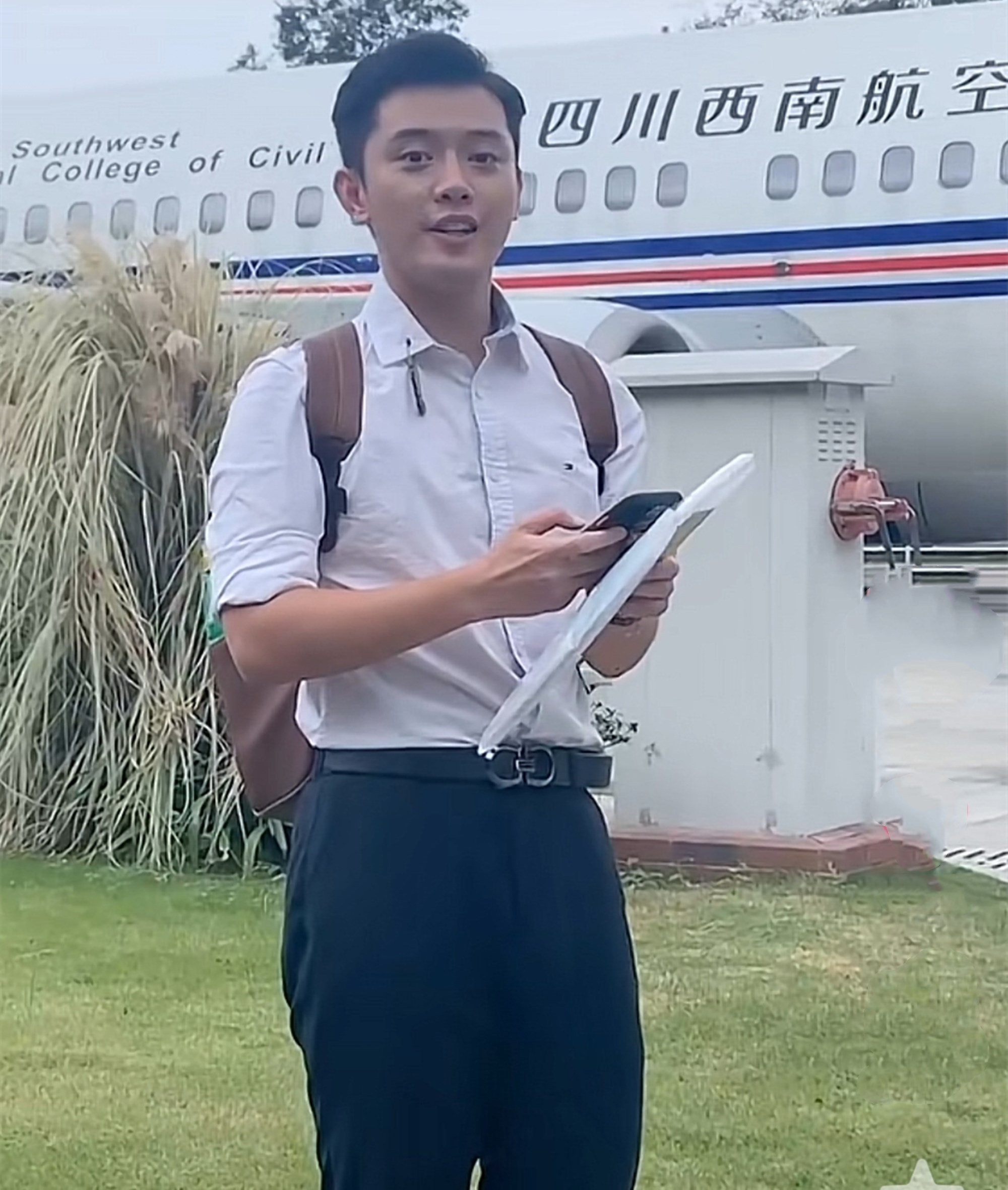 西南航院帅气男老师走红,颜值神似"马天宇",学生直呼很想听课