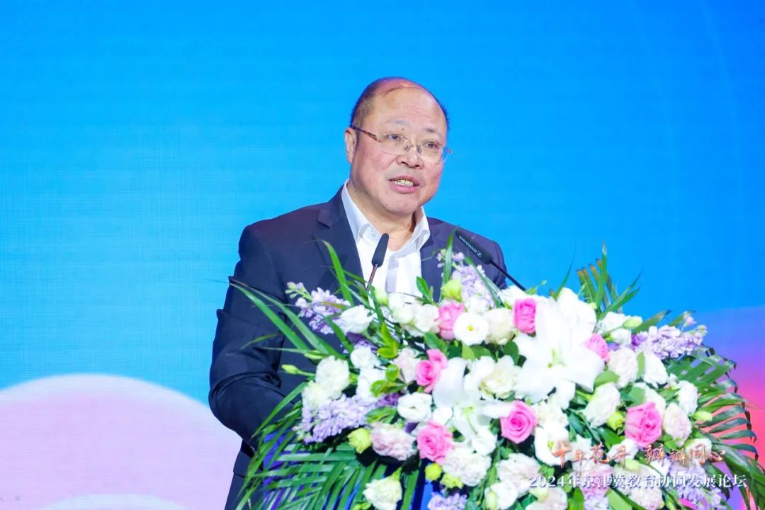 中国教育学会副会长,秘书长杨银付在致辞时表示,基础教育关系千家万户