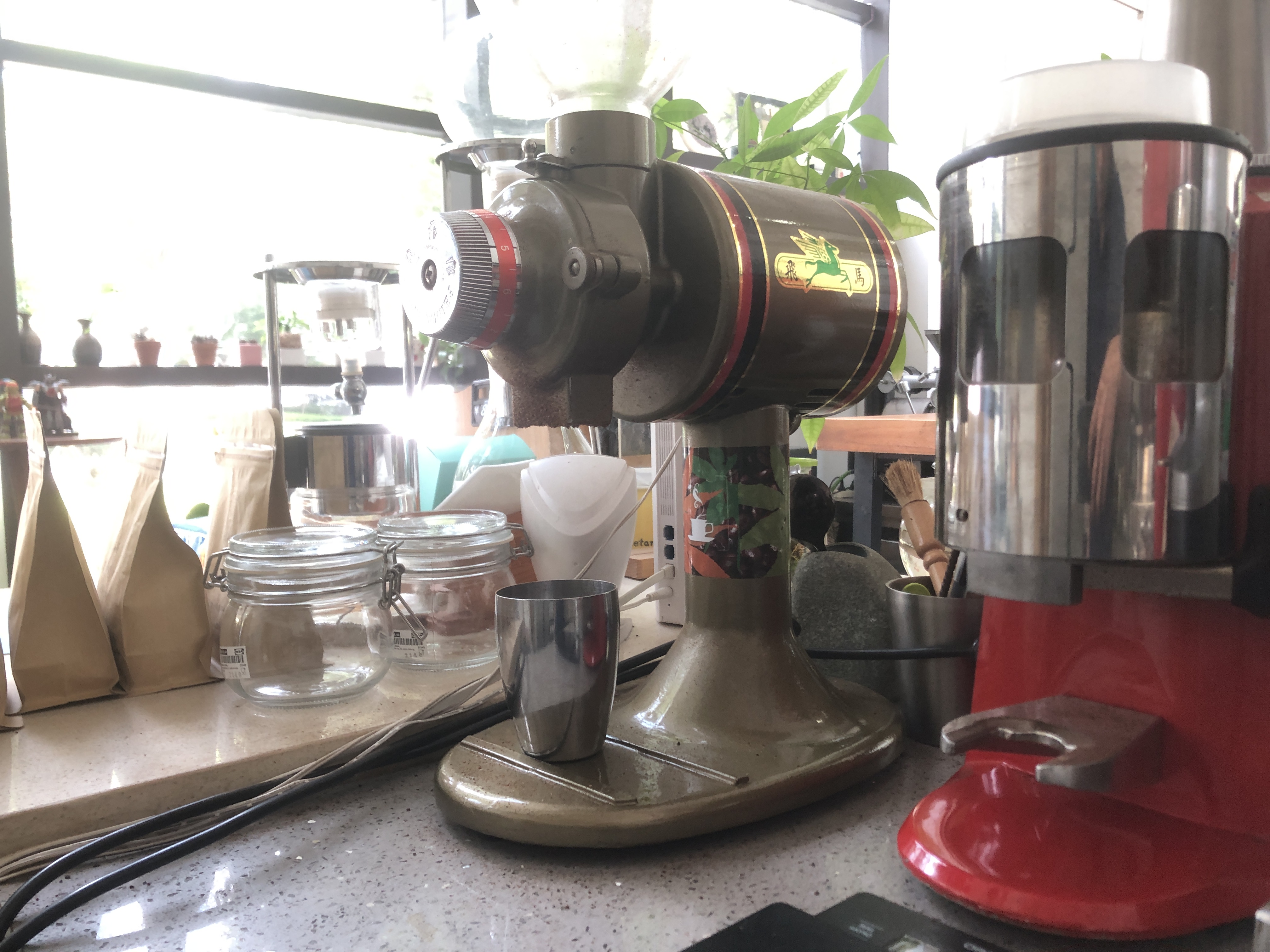 手撕滤纸——手冲咖啡的起手势!从酷到悠闲,让你的味蕾炸裂!