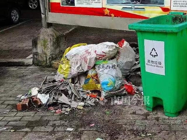 学校门口建筑垃圾越堆越多?柳州城管一查视频,"破案"了