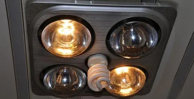 浴霸四个大灯不亮,中间那个照明灯一闪一闪的是怎么回事?