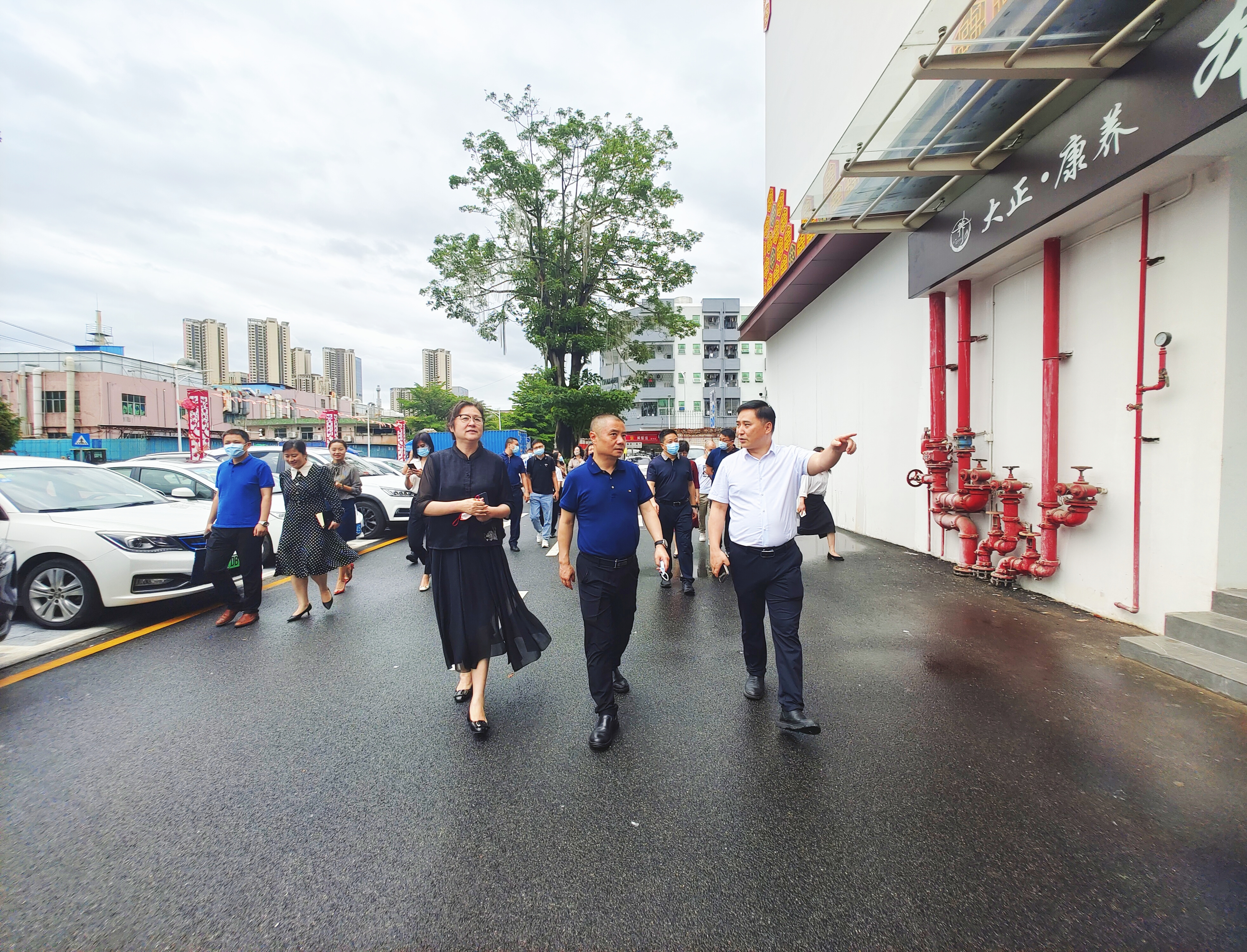 贵州省人民政府驻广州办事处党组书记,主任陈为民率队莅临艺立方