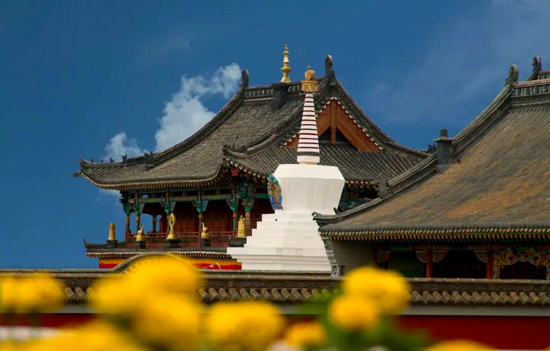 百灵庙探秘:宗教交融下的蒙古风情之旅