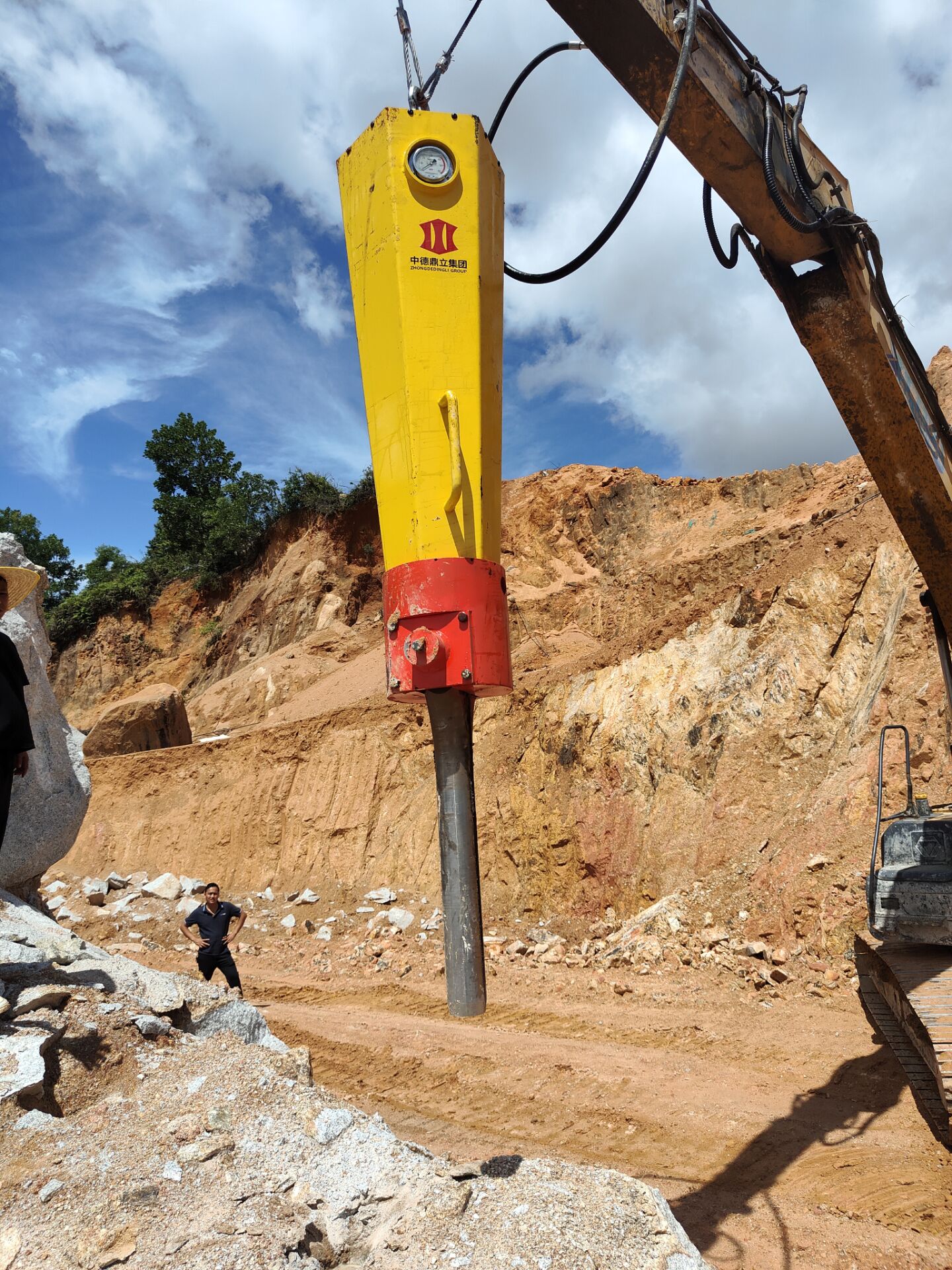 大型液压劈裂机价格机载式液压分裂机生产厂家