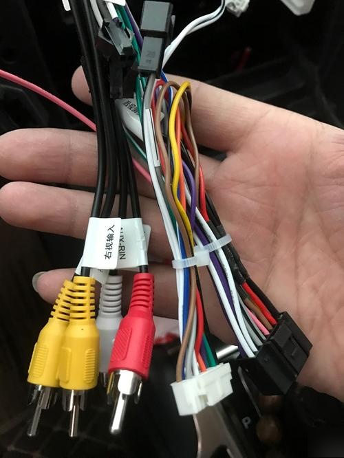 长安逸动改导航接原车摄像头是那几根线