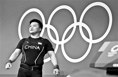 中国姑娘突破自我 双“重”金入账