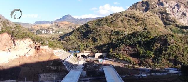 弥玉高速登楼山隧道建设全速推进