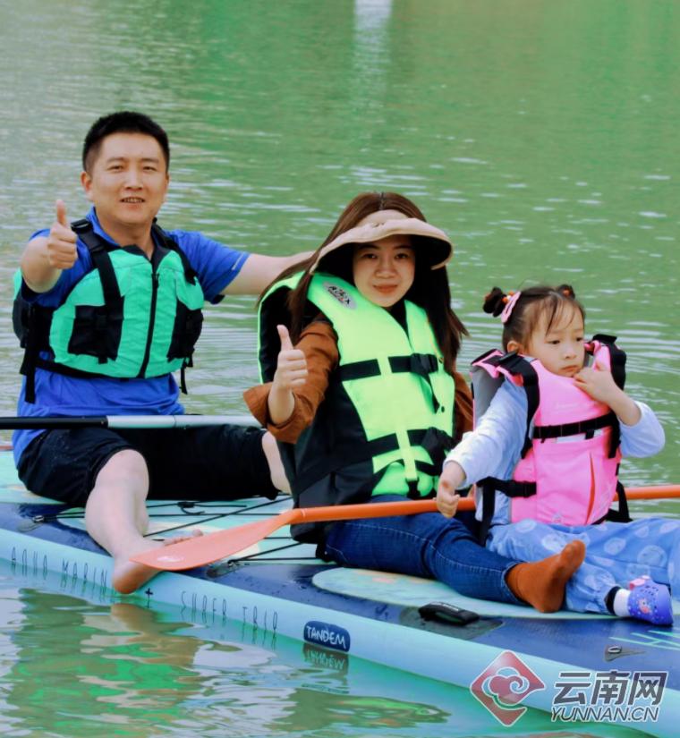 云南大学体育学院举办端午浆板比赛