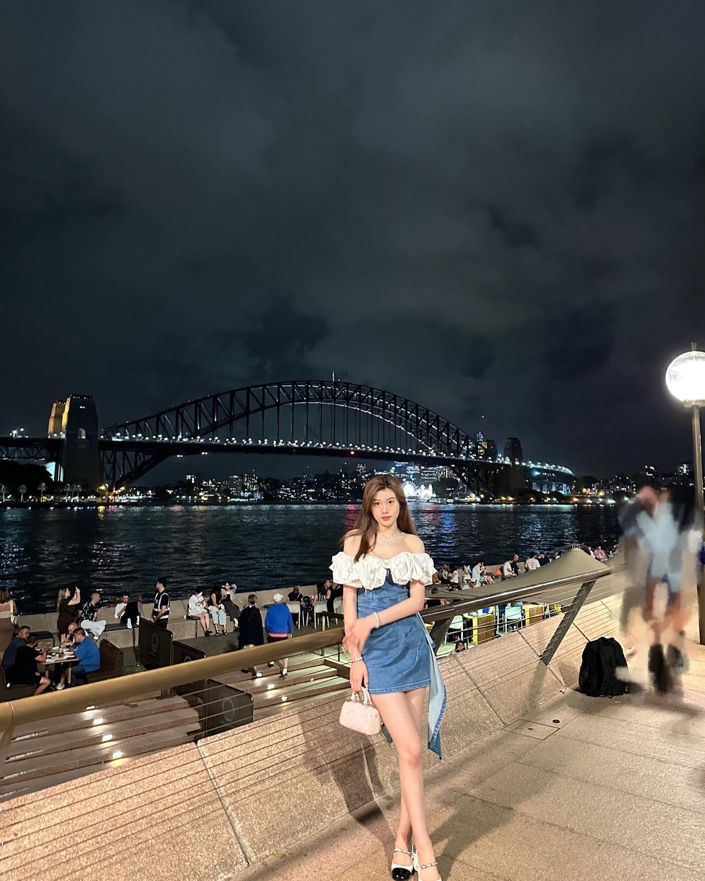 一年一度的狗粮不能停!徐杰社媒与女友隔空比心