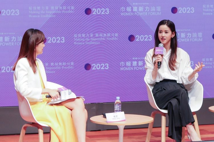 章泽天现身香港与众多顶流名媛同台,说出让女儿受用一生的忠告