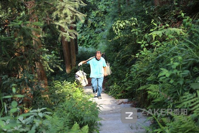 大山里的"鸿雁—张林昌 33年风雨无阻 为乡亲送去"期待"