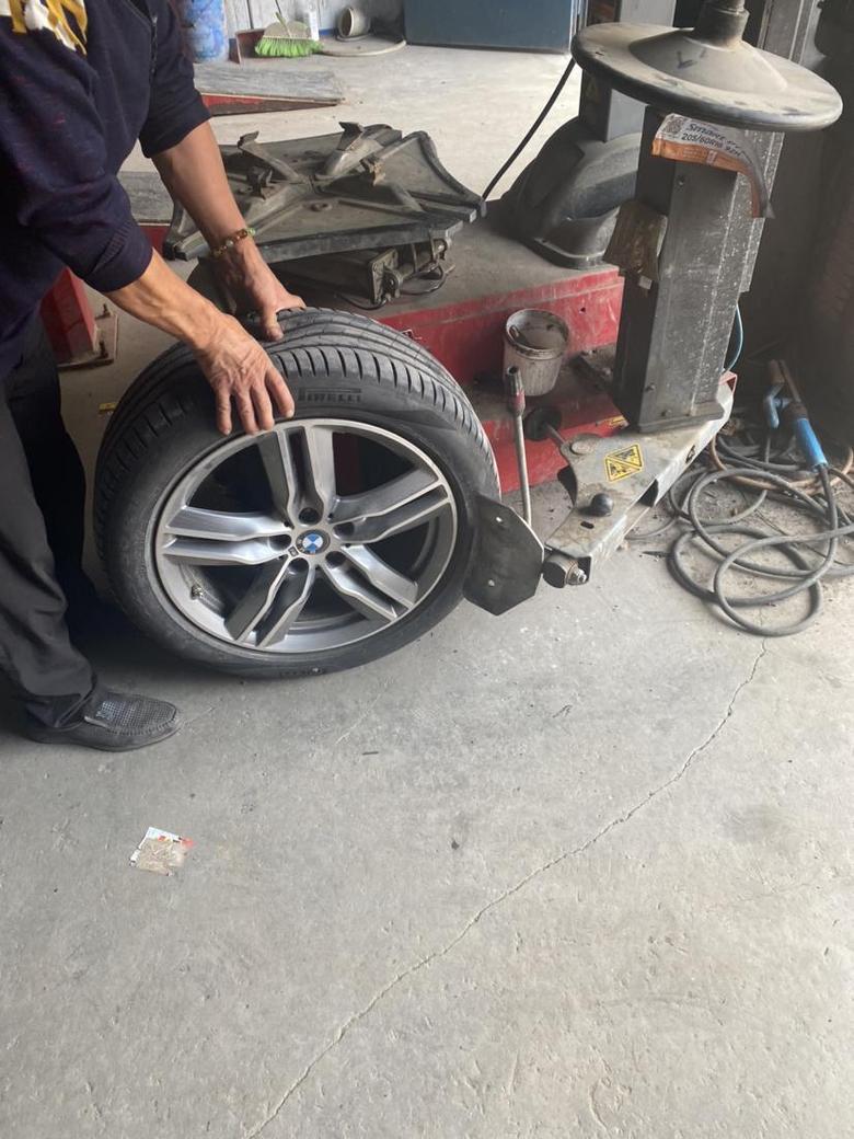 宝马x1换什么轮胎?