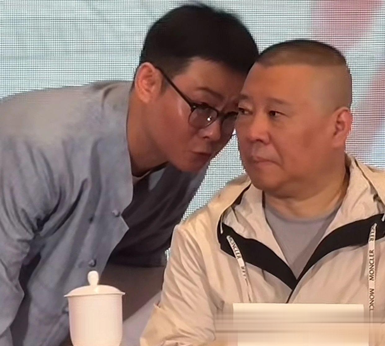 德云社栾云平杭州主持活动!因紧张导致失误,郭德纲大笑化解尴尬