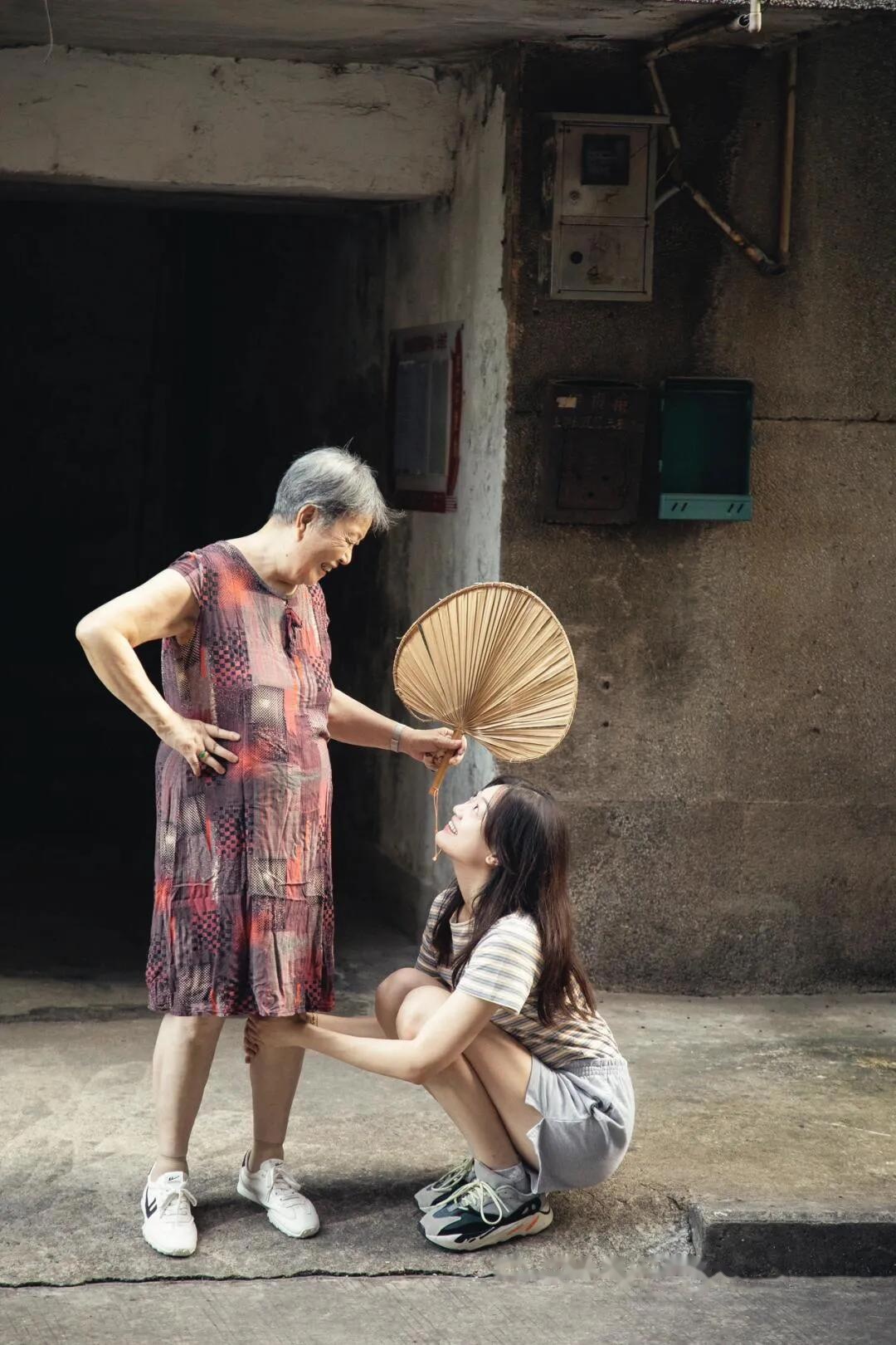 本以为外婆和奶奶一样亲成长后才懂其中落差