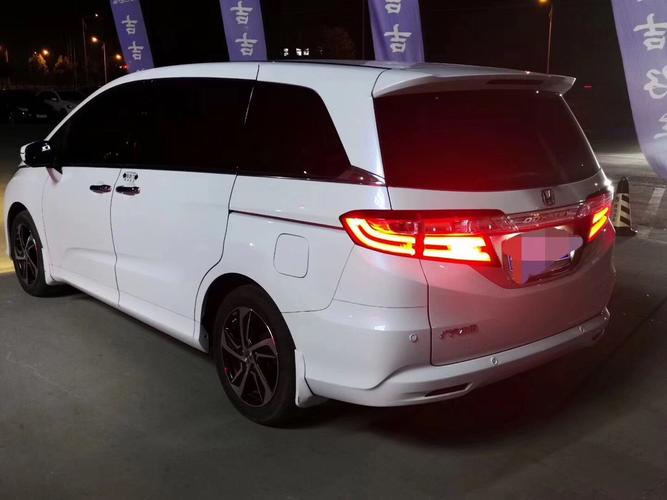 本田汽车自动门怎么关 本田七座商务车自动门怎么关